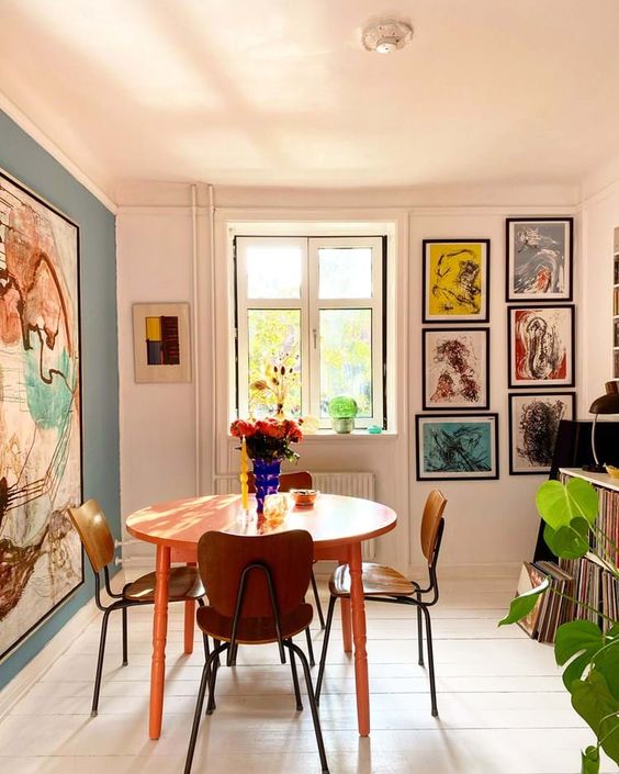farverige møbler i en vintage-stil